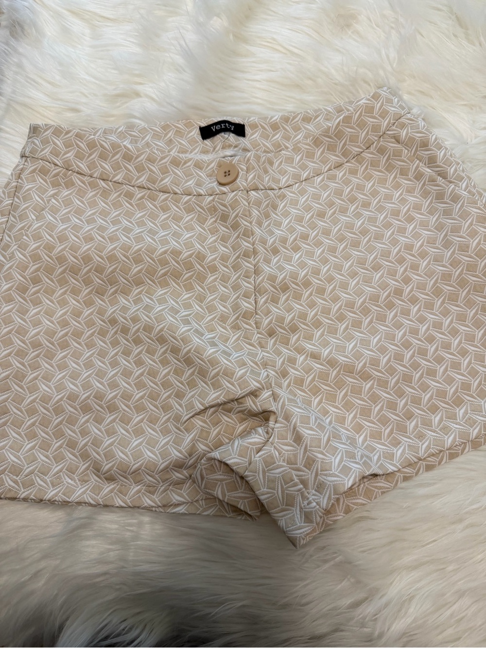 verty Beige Geometric High-Waist Women's Shorts